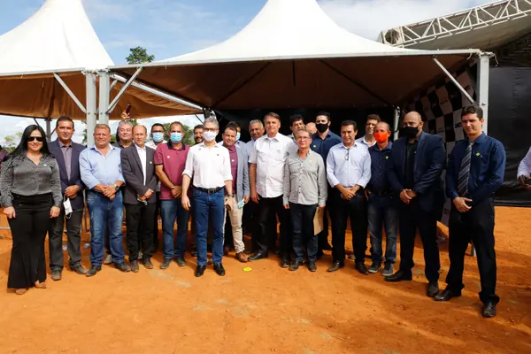 Romeu Zema e Jair Bolsonaro dão início à obra de pavimentação da BR-367, no Vale do Jequitinhonha