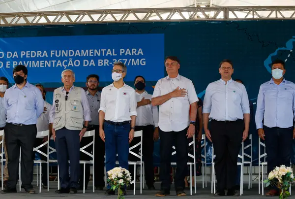 Romeu Zema e Jair Bolsonaro dão início à obra de pavimentação da BR-367, no Vale do Jequitinhonha
