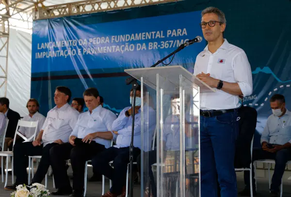 Romeu Zema e Jair Bolsonaro dão início à obra de pavimentação da BR-367, no Vale do Jequitinhonha