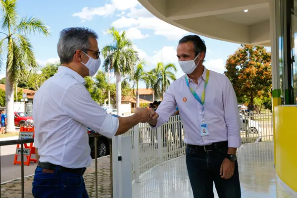 Governador assina ordem de serviço para obras do Sistema São Francisco, em Ibiaí