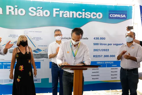 Governador assina ordem de serviço para obras do Sistema São Francisco, em Ibiaí