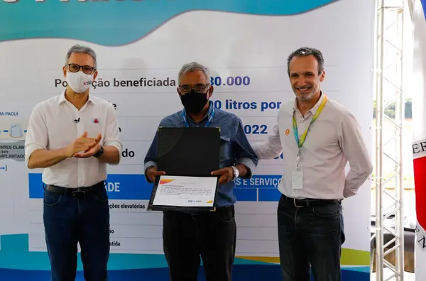 Governador assina ordem de serviço para obras do Sistema São Francisco, em Ibiaí