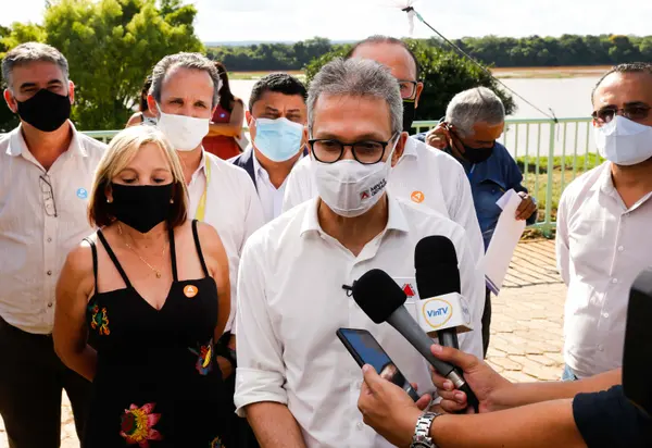Governador assina ordem de serviço para obras do Sistema São Francisco, em Ibiaí