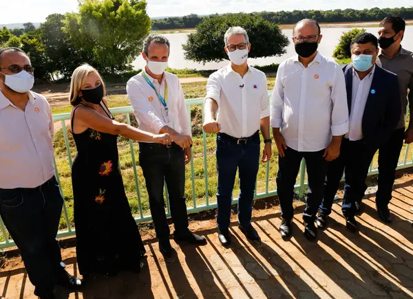 Governador assina ordem de serviço para obras do Sistema São Francisco, em Ibiaí