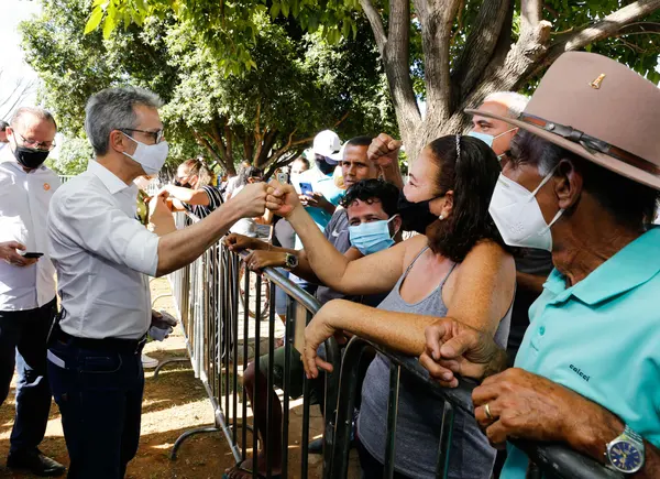 Governador assina ordem de serviço para obras do Sistema São Francisco, em Ibiaí