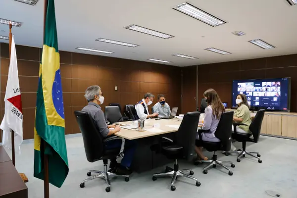 Reunião com deputados da Frente Parlamentar para a retomada das aulas presenciais no Estado
