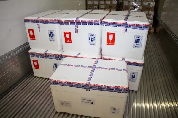 Chegada de medicamentos para o kit intubação - 1/5/2021