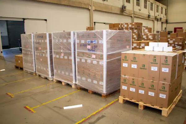 Chegada de medicamentos para o kit intubação - 1/5/2021