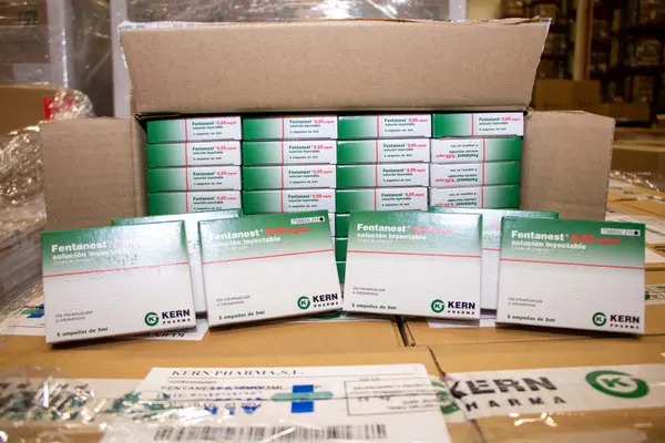 Chegada de medicamentos para o kit intubação - 1/5/2021