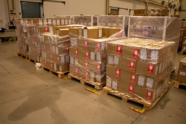 Chegada de medicamentos para o kit intubação - 1/5/2021