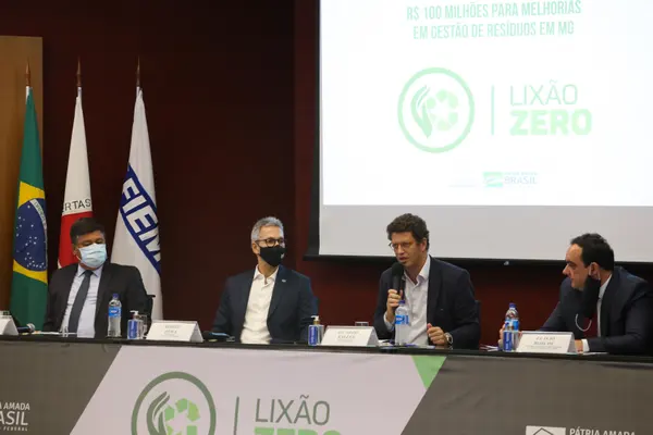 Governador participa de lançamento do programa Lixão Zero