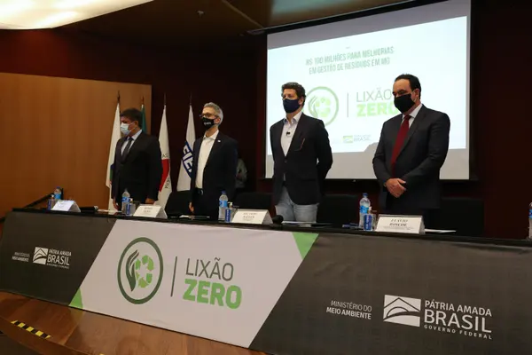 Governador participa de lançamento do programa Lixão Zero