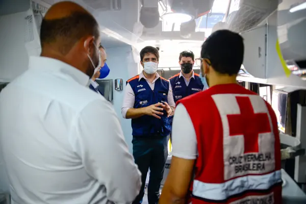 'Busão da Vacina' da Cruz Vermelha reforça estratégia de imunização em Minas