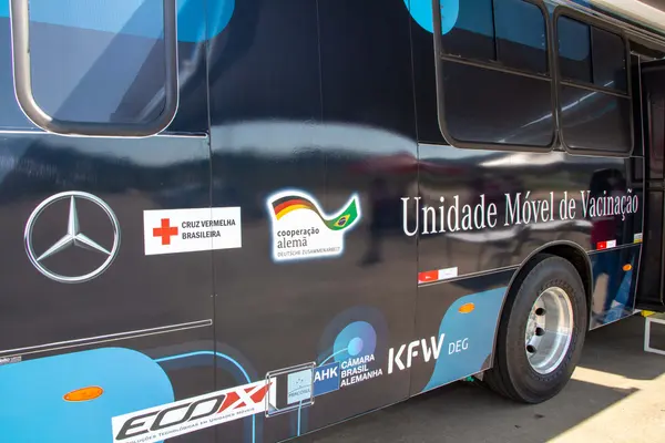 'Busão da Vacina' da Cruz Vermelha reforça estratégia de imunização em Minas