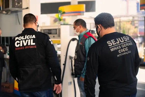 Operação Integrada Petróleo Real flagra postos de combustíveis com irregularidades em todo o estado