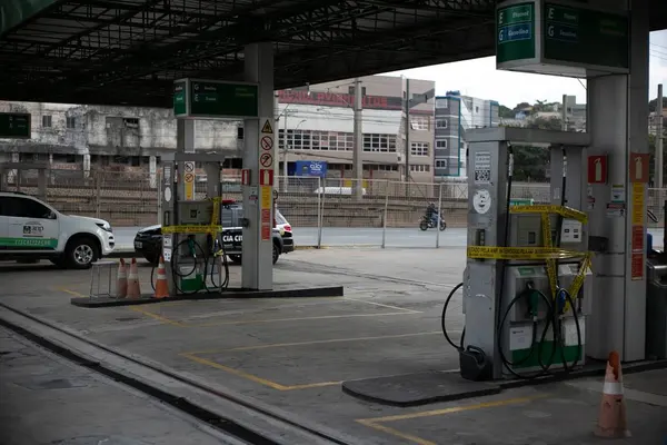 Operação Integrada Petróleo Real flagra postos de combustíveis com irregularidades em todo o estado