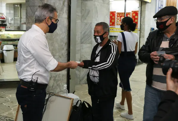 Caminhada de conscientização pelo uso de máscaras de proteção contra covid-19