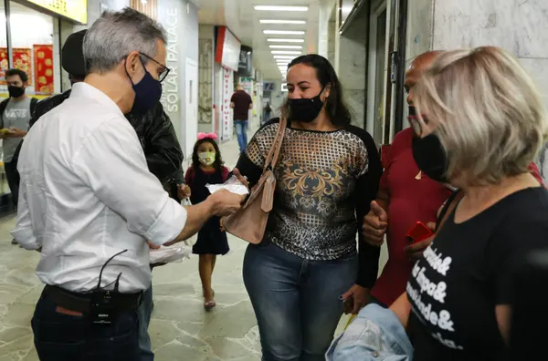 Caminhada de conscientização pelo uso de máscaras de proteção contra covid-19