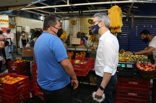 Caminhada de conscientização pelo uso de máscaras de proteção contra covid-19