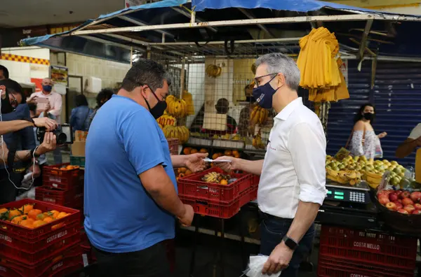 Caminhada de conscientização pelo uso de máscaras de proteção contra covid-19