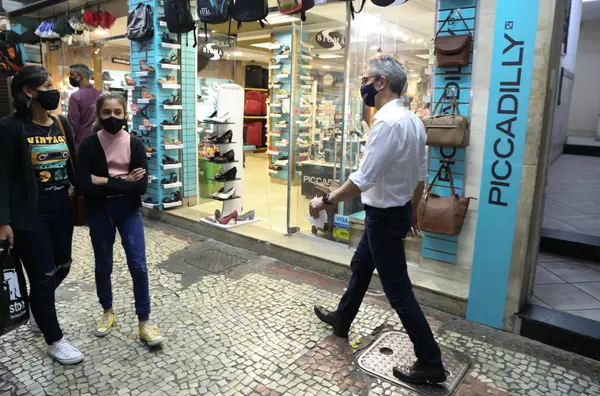 Caminhada de conscientização pelo uso de máscaras de proteção contra covid-19