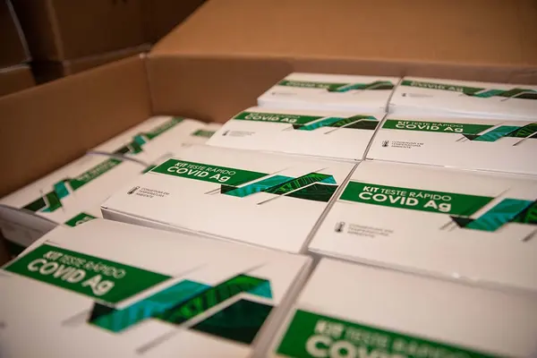 Governo de Minas distribui mais 1,3 milhão de testes rápidos de covid-19