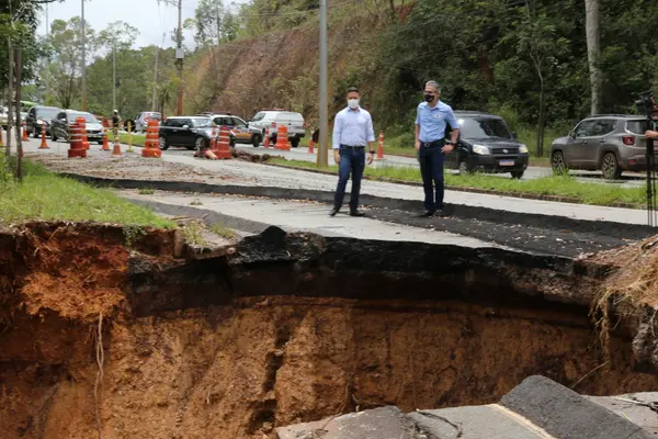 Governo de Minas e prefeitura de Nova Lima firmam convênio para execução de obras na MG-030