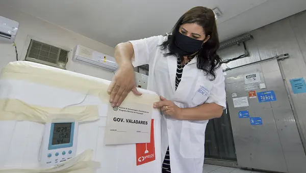 Mulheres são fundamentais para levar a vacina contra covid ao braço dos mineiros