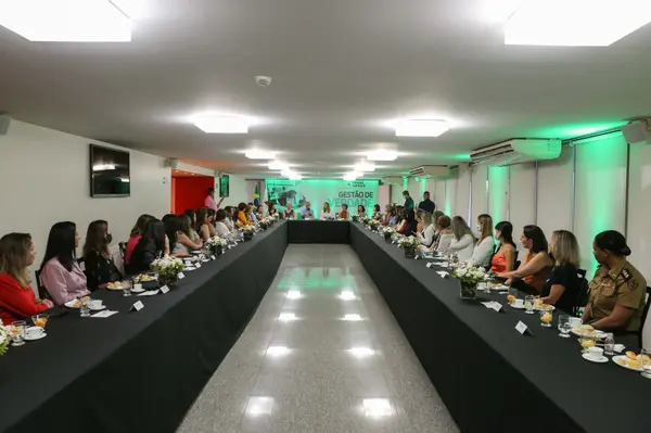 Governador se reúne com mulheres que ocupam cargos de liderança no Governo de Minas