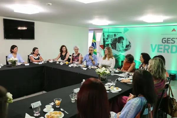 Governador se reúne com mulheres que ocupam cargos de liderança no Governo de Minas