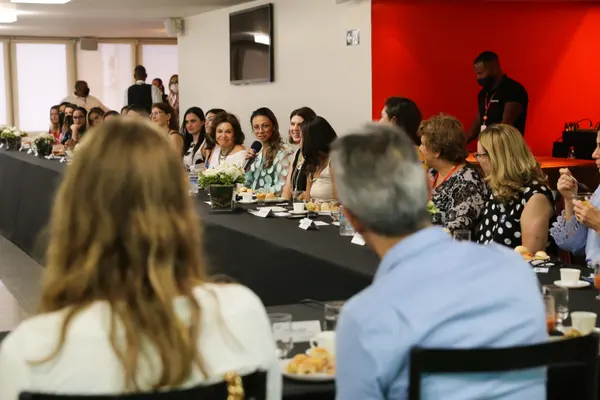 Governador se reúne com mulheres que ocupam cargos de liderança no Governo de Minas