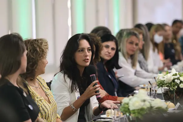 Governador se reúne com mulheres que ocupam cargos de liderança no Governo de Minas