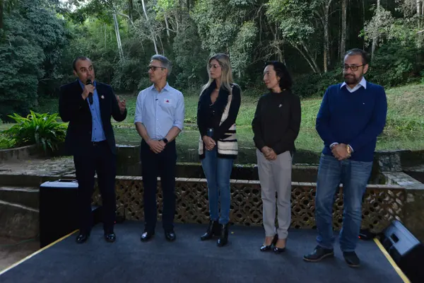 Assinatura de despacho para conclusão da criação do Parque Estadual da Mata do Krambeck em Juiz de Fora