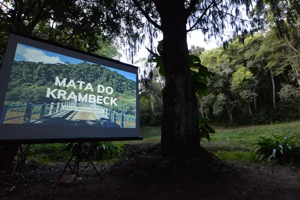 Assinatura de despacho para conclusão da criação do Parque Estadual da Mata do Krambeck em Juiz de Fora