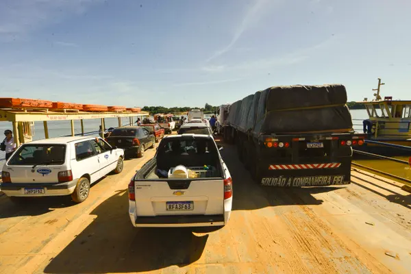 Início da construção da ponte sobre o rio leva esperança aos moradores da região de São Francisco, no Norte de Minas