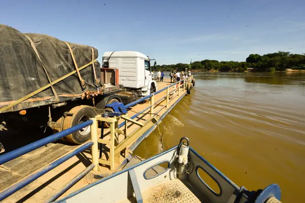 Início da construção da ponte sobre o rio leva esperança aos moradores da região de São Francisco, no Norte de Minas