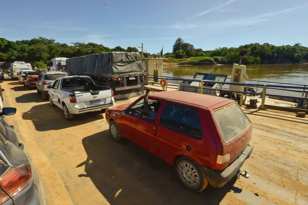 Início da construção da ponte sobre o rio leva esperança aos moradores da região de São Francisco, no Norte de Minas