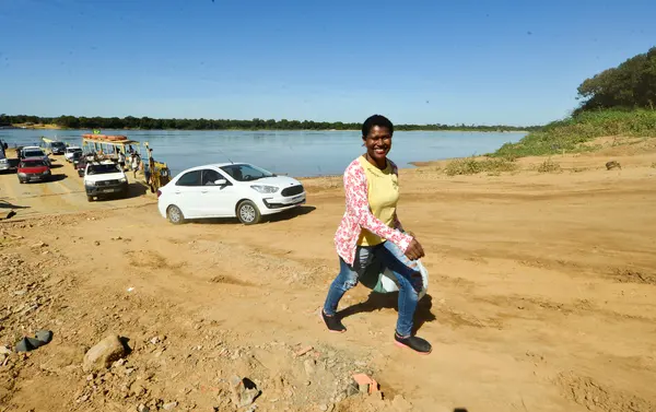Início da construção da ponte sobre o rio leva esperança aos moradores da região de São Francisco, no Norte de Minas