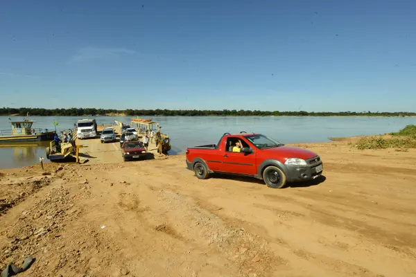 Início da construção da ponte sobre o rio leva esperança aos moradores da região de São Francisco, no Norte de Minas