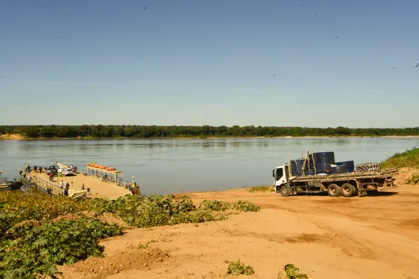 Início da construção da ponte sobre o rio leva esperança aos moradores da região de São Francisco, no Norte de Minas