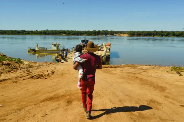 Início da construção da ponte sobre o rio leva esperança aos moradores da região de São Francisco, no Norte de Minas
