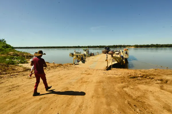 Início da construção da ponte sobre o rio leva esperança aos moradores da região de São Francisco, no Norte de Minas