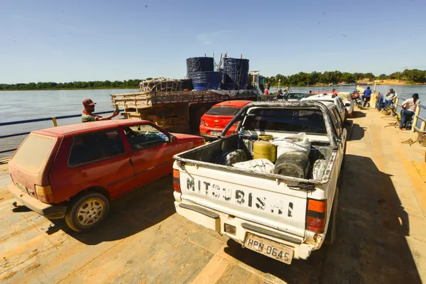 Início da construção da ponte sobre o rio leva esperança aos moradores da região de São Francisco, no Norte de Minas