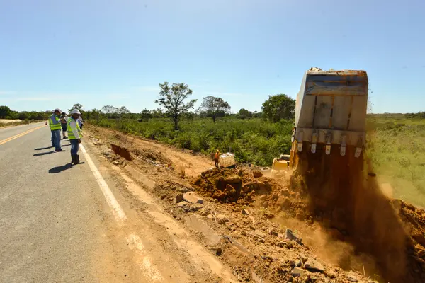 Início da construção da ponte sobre o rio leva esperança aos moradores da região de São Francisco, no Norte de Minas