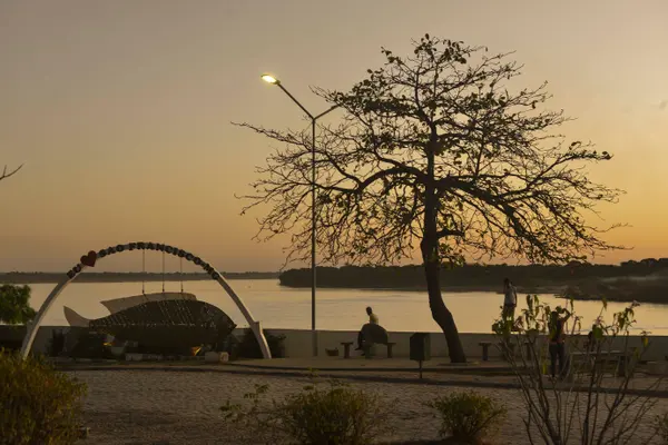 Início da construção da ponte sobre o rio leva esperança aos moradores da região de São Francisco, no Norte de Minas