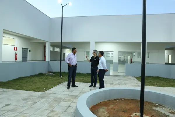 Nova Serrana, no Centro-Oeste, ganha novo prédio escolar