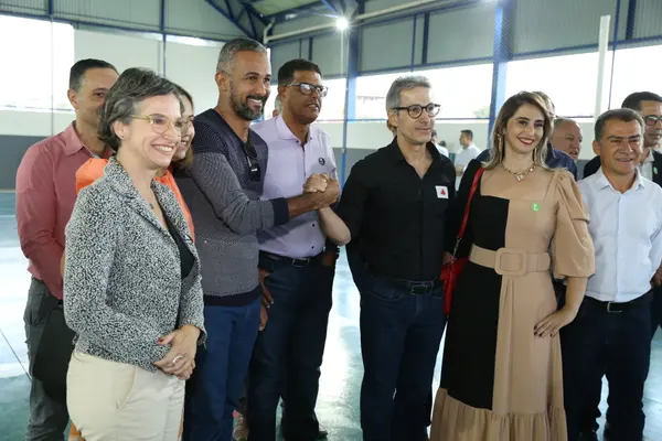 Nova Serrana, no Centro-Oeste, ganha novo prédio escolar