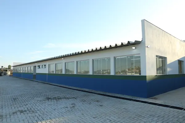Nova Serrana, no Centro-Oeste, ganha novo prédio escolar
