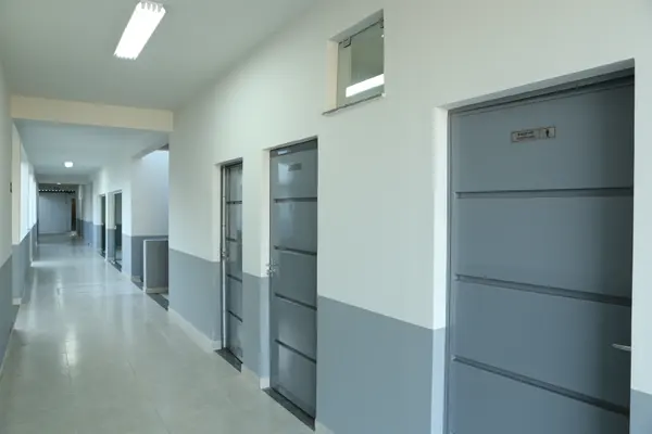 Nova Serrana, no Centro-Oeste, ganha novo prédio escolar