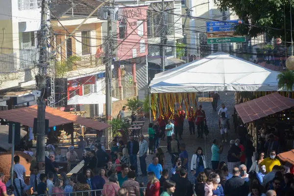 Governador visita feira gastronômica em Itapecerica